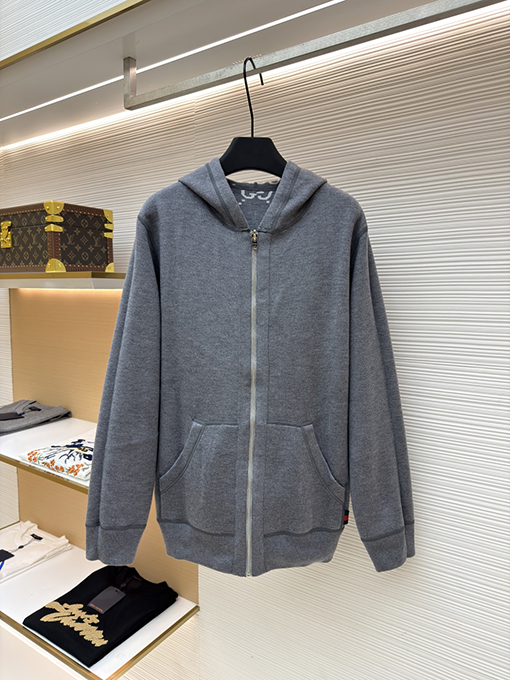 グッチ 新作の五芒星プリントフード付きニットセーター