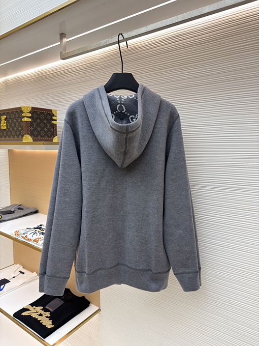 グッチ 新作の五芒星プリントフード付きニットセーター