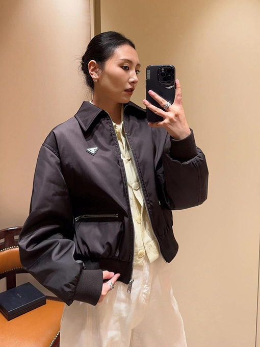 プラダスーパーコピー 三角ロゴツイル光感応コットンコート