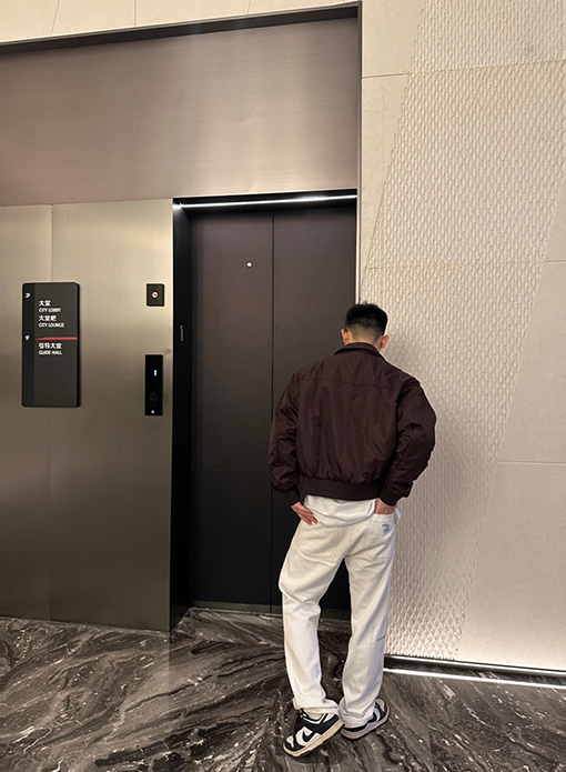 プラダスーパーコピー 三角ロゴツイル光感応コットンコート