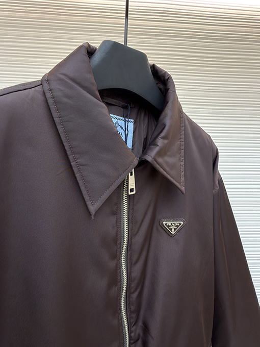 プラダスーパーコピー 三角ロゴツイル光感応コットンコート
