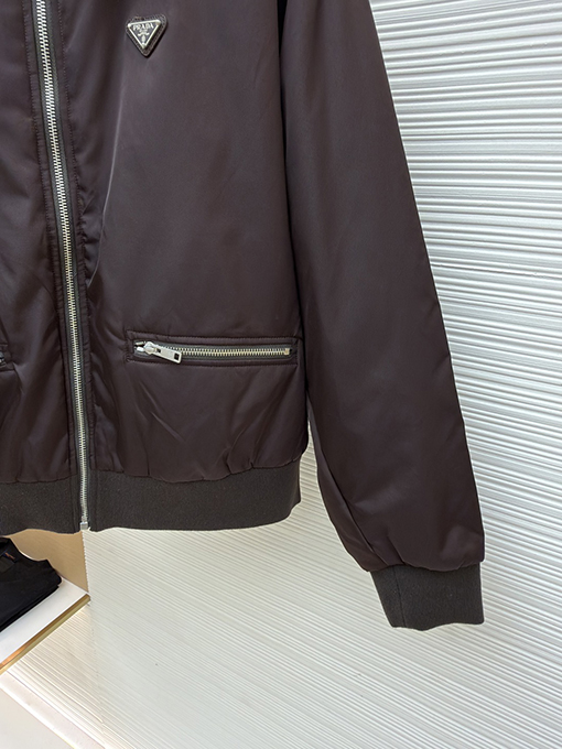 プラダスーパーコピー 三角ロゴツイル光感応コットンコート