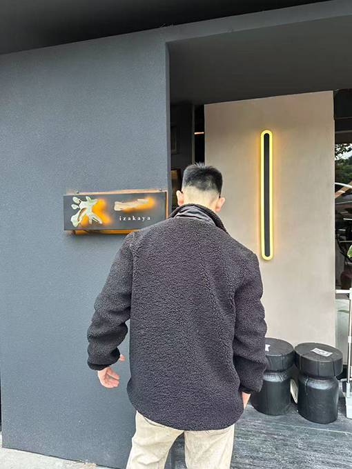 モンクレール ラムウールの刺繍コート