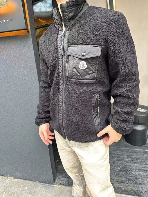 モンクレール ラムウールの刺繍コート