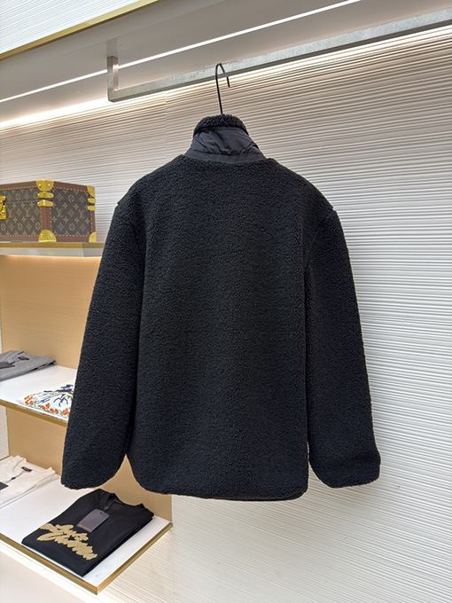 モンクレール ラムウールの刺繍コート