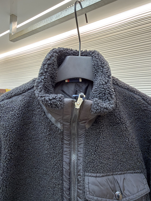 モンクレール ラムウールの刺繍コート