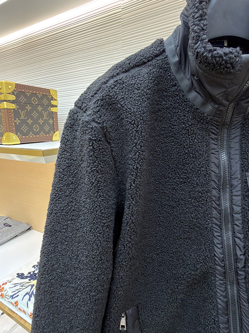 モンクレール ラムウールの刺繍コート