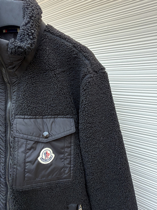 モンクレール ラムウールの刺繍コート