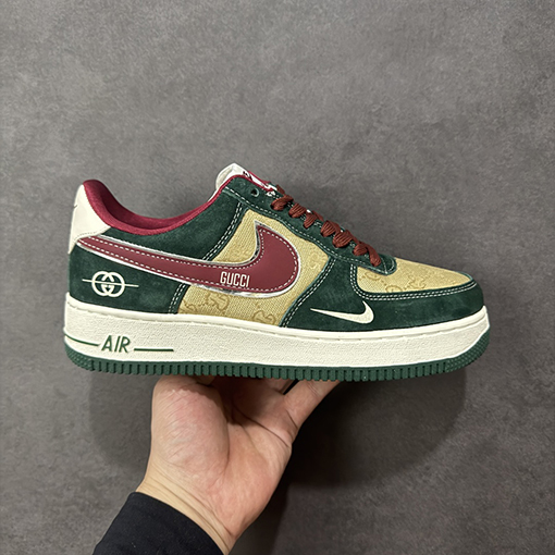 Nike Air Force 1'07 Low × Gucci ローカットのカジュアルスニーカー