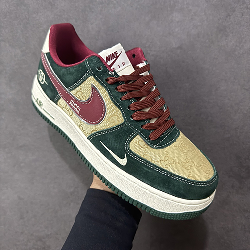 Nike Air Force 1'07 Low × Gucci ローカットのカジュアルスニーカー