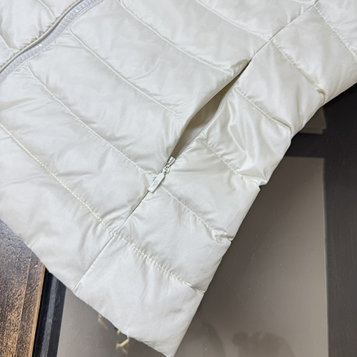 モンクレールスーパーコピー lgens レディースクラシックフィットダウンベスト