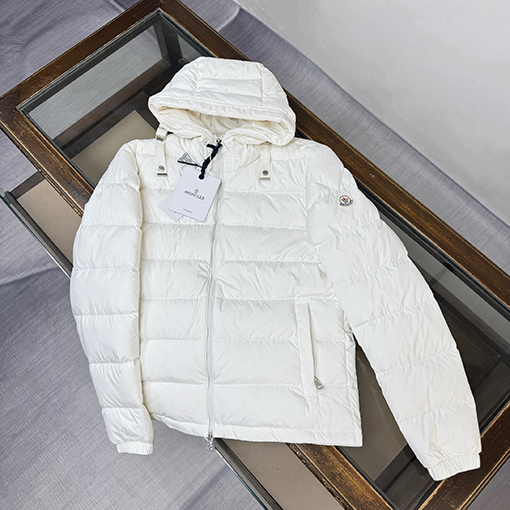 モンクレール Laverae フード付きショートダウンジャケット