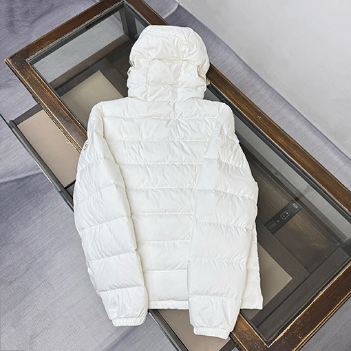 モンクレール Laverae フード付きショートダウンジャケット