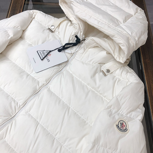 モンクレール Laverae フード付きショートダウンジャケット