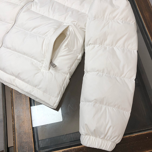 モンクレール Laverae フード付きショートダウンジャケット