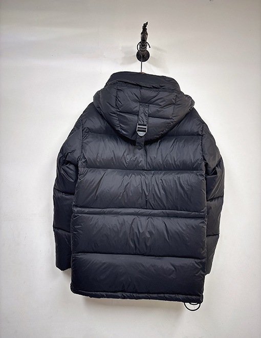 バーバリー 新作ミドル丈チェック柄ダウンジャケット