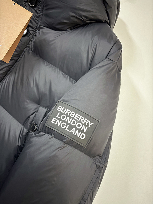 バーバリー 新作ミドル丈チェック柄ダウンジャケット