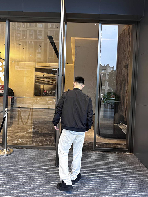 プラダスーパーコピー リバーシブルレザープレーンジャケット