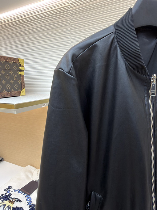プラダスーパーコピー リバーシブルレザープレーンジャケット