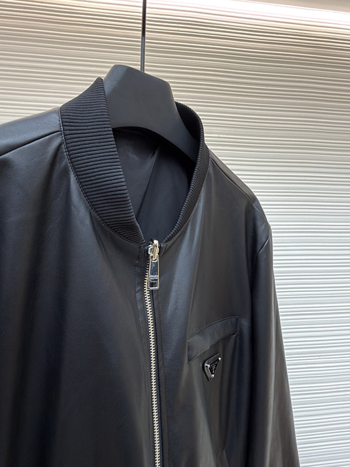 プラダスーパーコピー リバーシブルレザープレーンジャケット