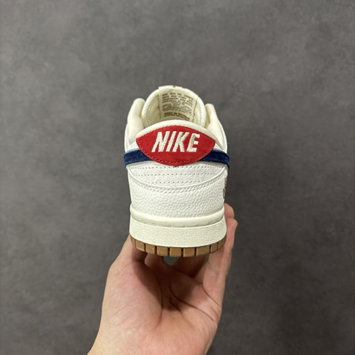 Nike SB Dunk Low × LV コラボレーションホワイトブラウンダークブルーのスウッシュプリントスニーカー