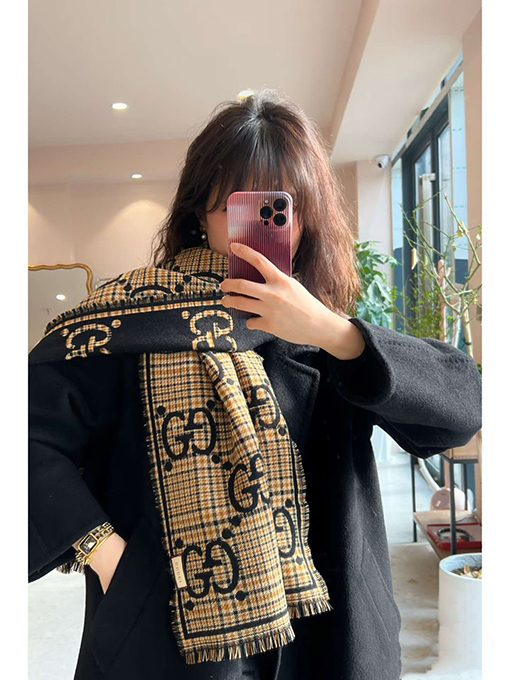 グッチ チェック柄Gウールスカーフ