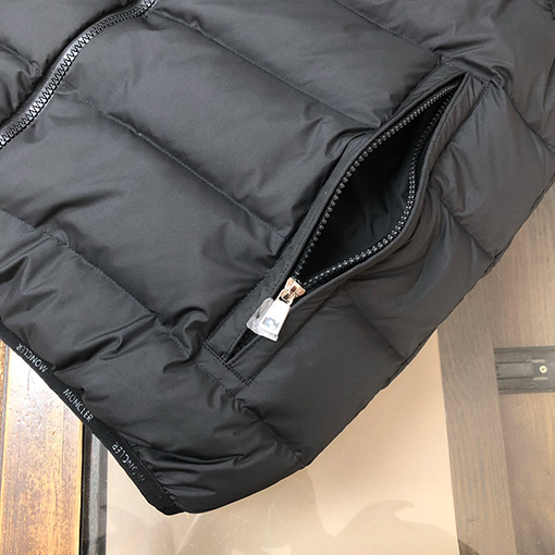 モンクレールスーパーコピー Gallienne 新作レザーバッジウールダウンベスト