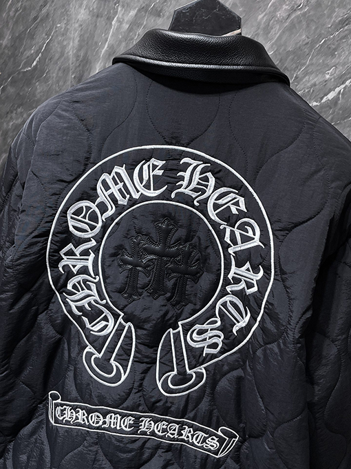 クロムハーツコピー クロス柄のレザーカラー刺繍りコットンパッド入りジャケット