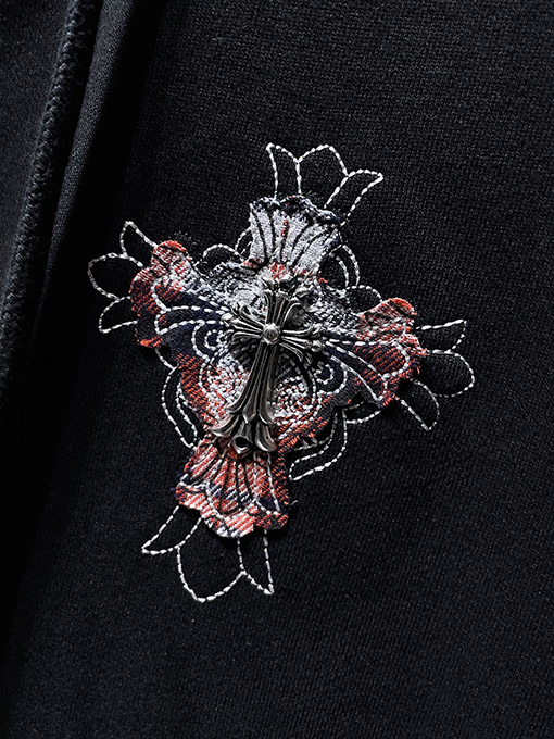 クロムハーツ クロス柄のハンドメイドアップリケ刺繍スタッズパーカー