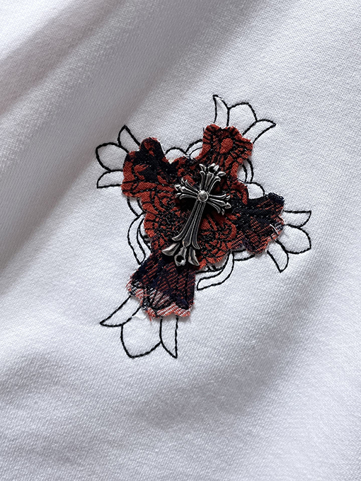 クロムハーツ クロス柄のハンドメイドアップリケ刺繍スタッズパーカー