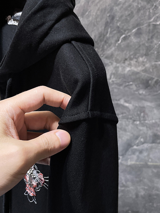 クロムハーツ クロス柄のハンドメイドアップリケ刺繍スタッズパーカー