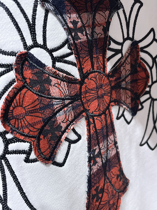 クロムハーツ クロス柄のハンドメイドアップリケ刺繍スタッズパーカー