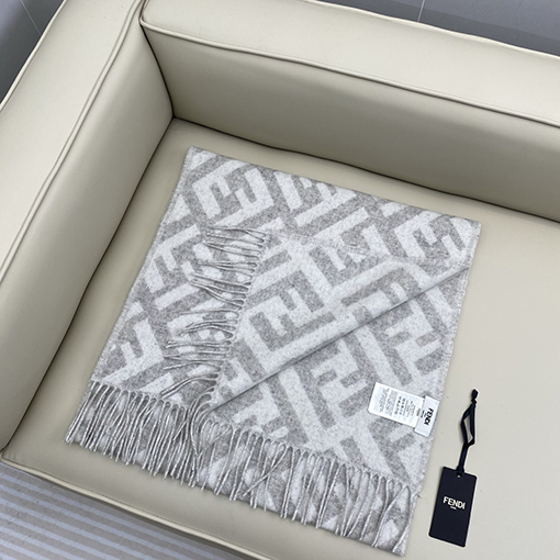 フェンディ ブラウンのカシミアモノグラムスカーフ