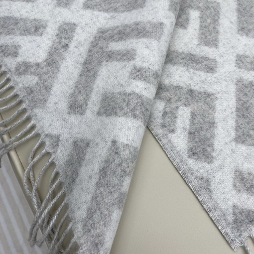 フェンディ ブラウンのカシミアモノグラムスカーフ