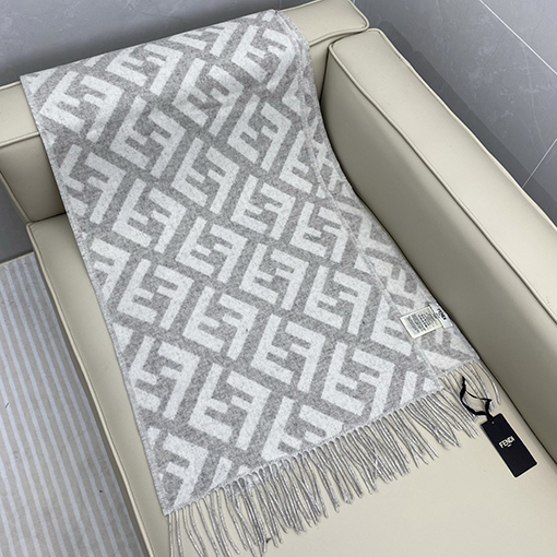 フェンディ ブラウンのカシミアモノグラムスカーフ