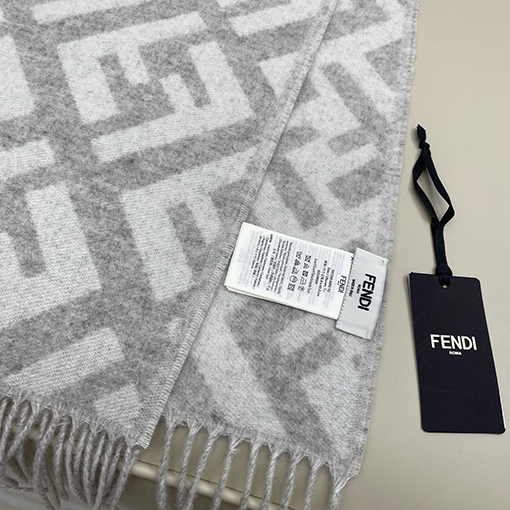 フェンディ ブラウンのカシミアモノグラムスカーフ