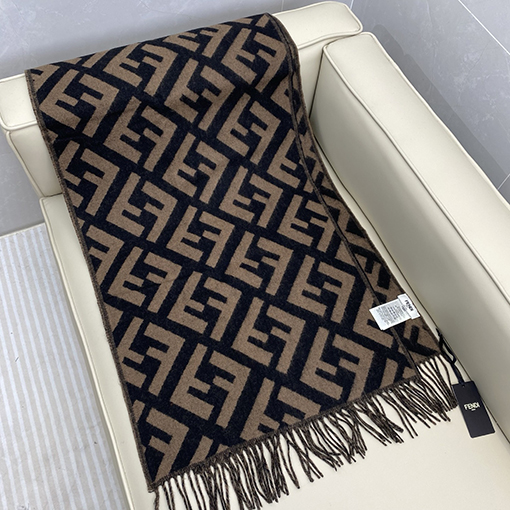 フェンディ ブラウンのカシミアモノグラムスカーフ