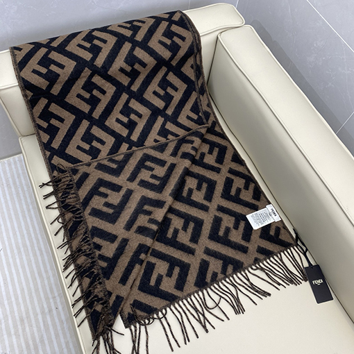 フェンディ ブラウンのカシミアモノグラムスカーフ