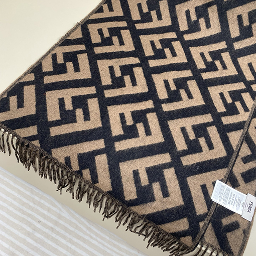 フェンディ ブラウンのカシミアモノグラムスカーフ