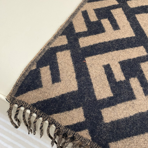 フェンディ ブラウンのカシミアモノグラムスカーフ