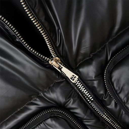 プラダ 胸にロゴが入ったベストセラーのカップルダウンベスト