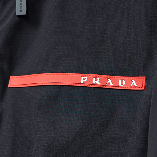 プラダ テープシール付き小三角形ダウンジャケット