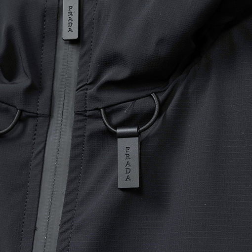 プラダ テープシール付き小三角形ダウンジャケット