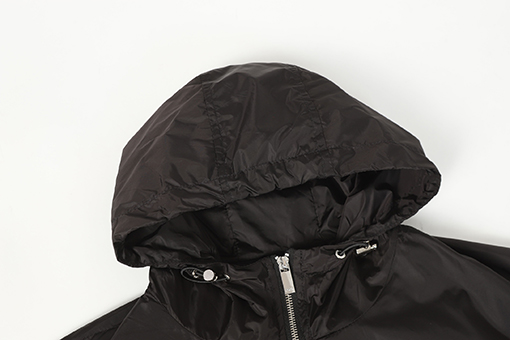 ディオールコピー 胸にロゴプリントが入ったフード付きジャケット