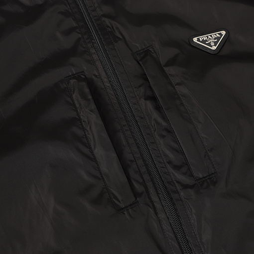 プラダ 両面カラーブロックナイロンロゴジャケット