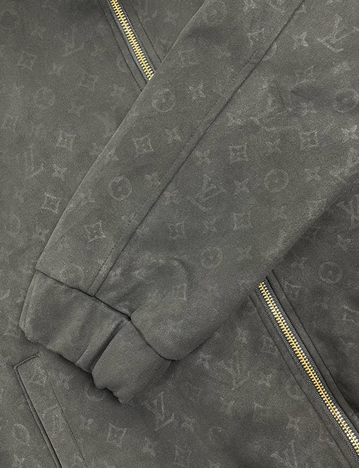 ルイヴィトンスーパーコピー 全面にロゴプリントと小型飛機のデザインたレザージャケット