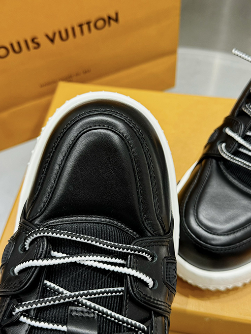 ルイヴィトン ダイヤモンドをちりばめたアップグレード限定スニーカー