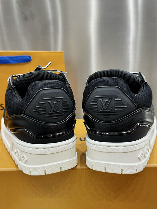 ルイヴィトン ダイヤモンドをちりばめたアップグレード限定スニーカー