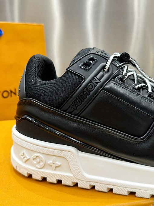 ルイヴィトン ダイヤモンドをちりばめたアップグレード限定スニーカー