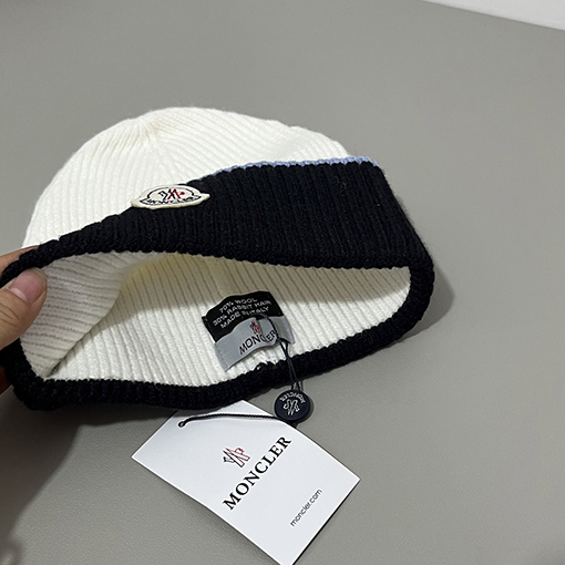 モンクレール 公式サイトと同じスタイル厚のニット帽
